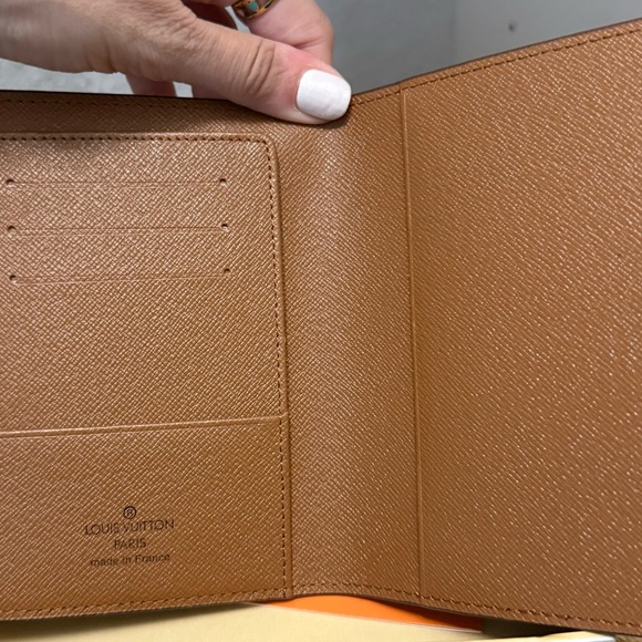 Louis Vuitton monogram passport cover - Picture 2 of 6